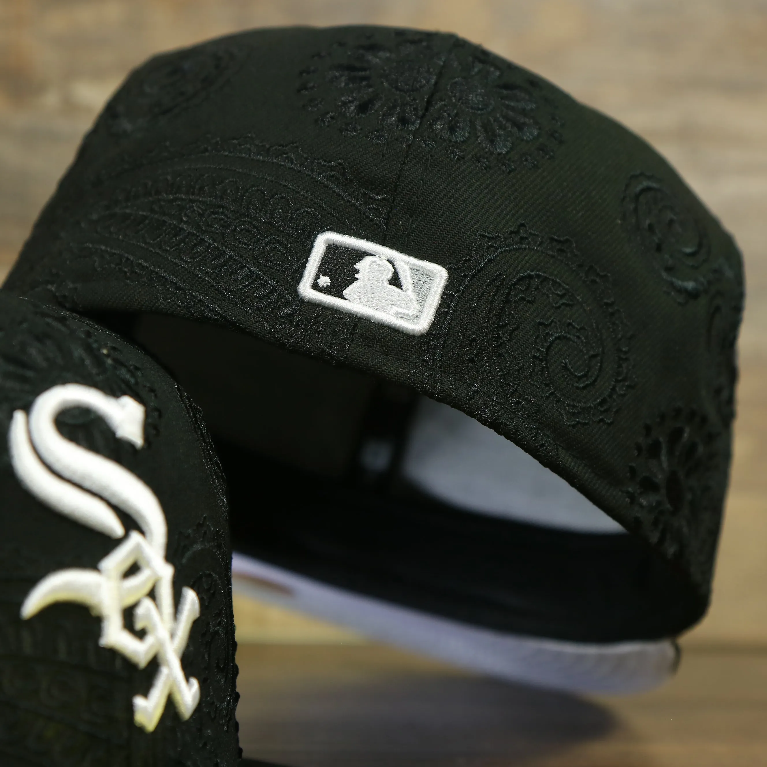 Chicago White Sox Paisley Bandana Print Embroidered 59Fifty Fitted Cap | New Era MLB Swirl 5950