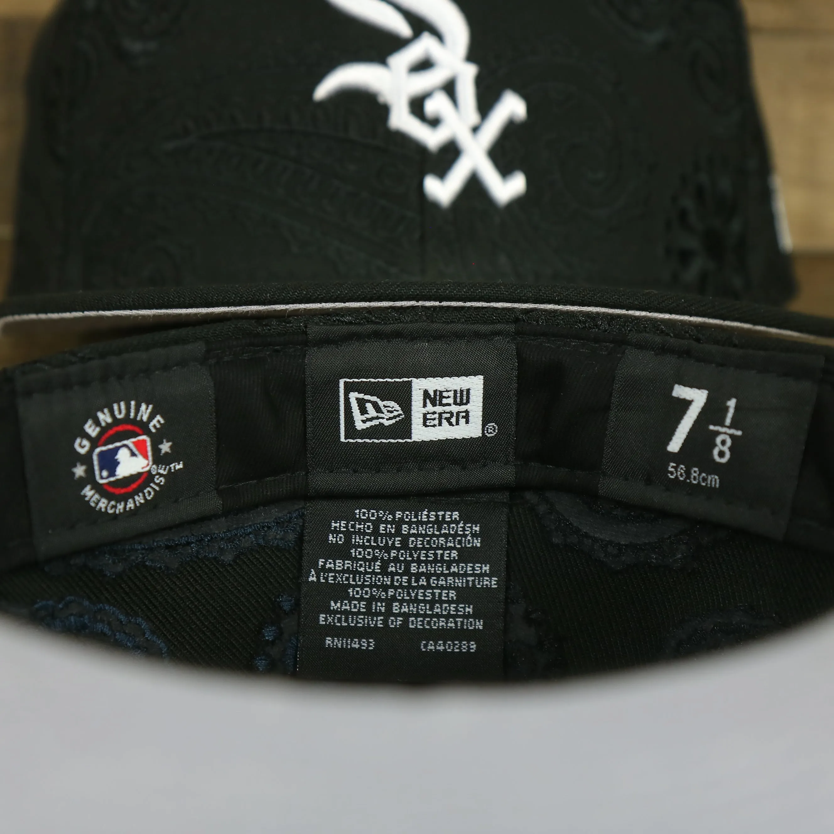 Chicago White Sox Paisley Bandana Print Embroidered 59Fifty Fitted Cap | New Era MLB Swirl 5950